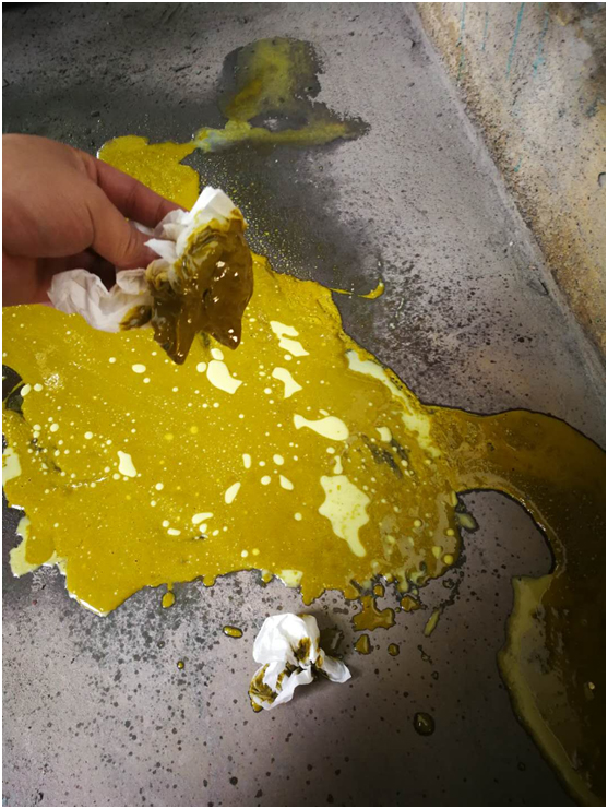 油氣分離器使用過(guò)程中因壓差過(guò)高被擊穿，造成跑油，油分配料不匹配造成壓差過(guò)高(圖2)