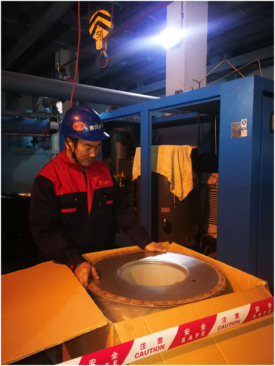 油氣分離器使用過(guò)程中因壓差過(guò)高被擊穿，造成跑油，油分配料不匹配造成壓差過(guò)高(圖3)